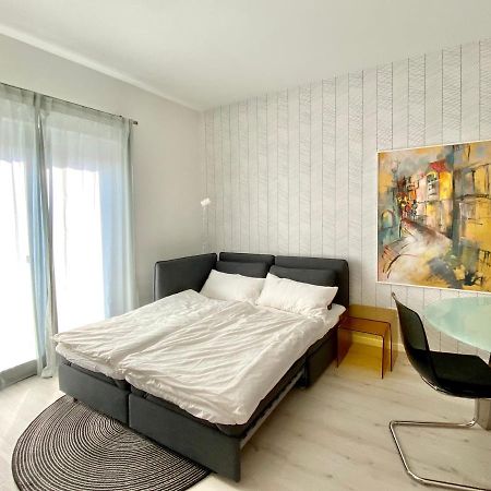modernes Apartment, Terrasse und Garten am Lilienthalpark im Südwesten Berlins Exterior foto