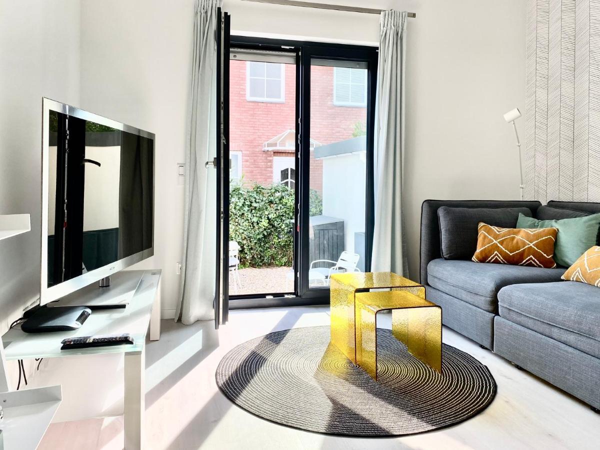 modernes Apartment, Terrasse und Garten am Lilienthalpark im Südwesten Berlins Exterior foto
