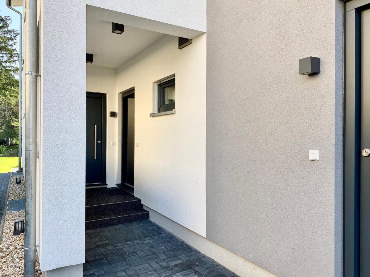 modernes Apartment, Terrasse und Garten am Lilienthalpark im Südwesten Berlins Exterior foto